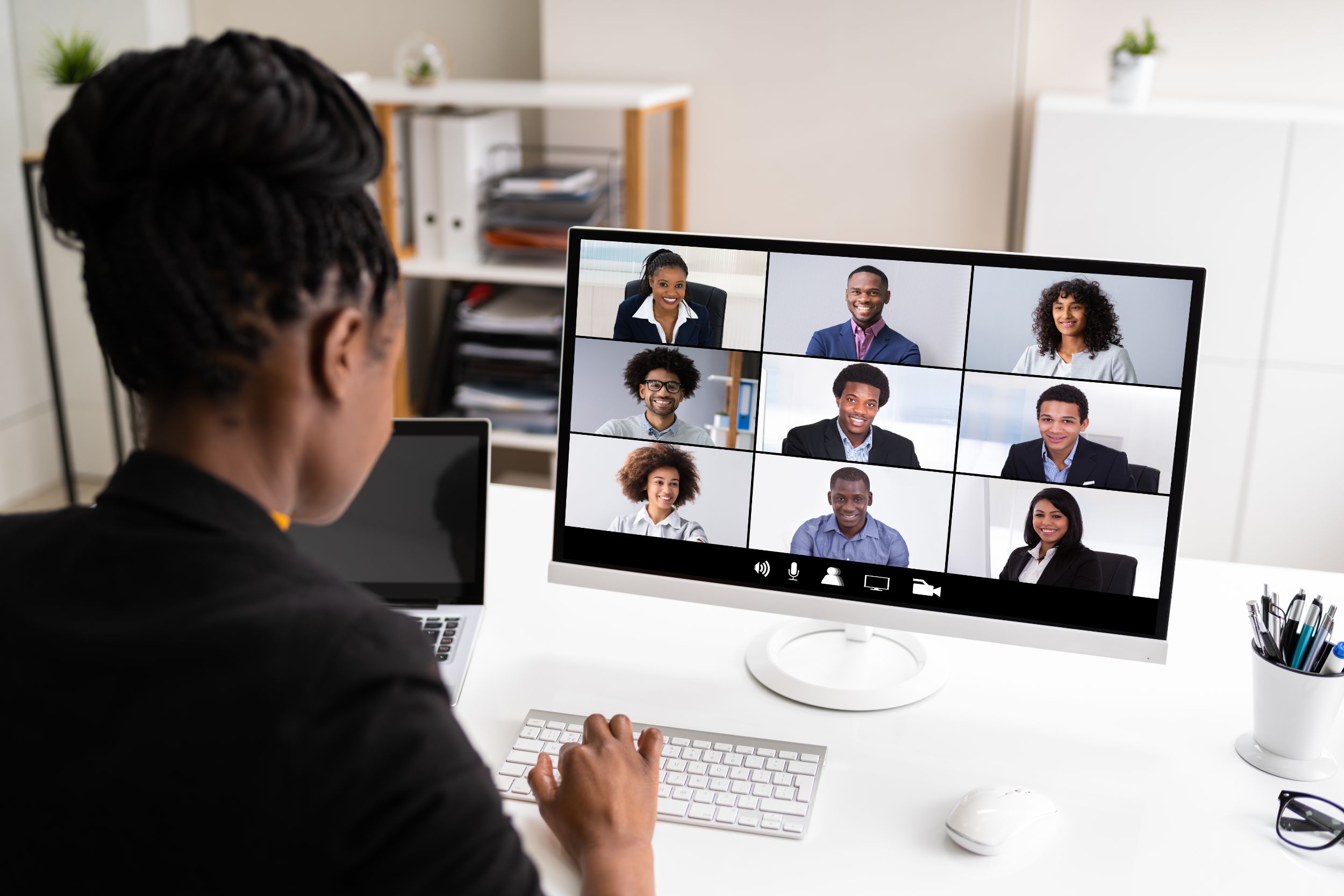 Lead conversation. Лампа на монитор для видеоконференций. Видеоконференция / вебинар для парикмахеров.